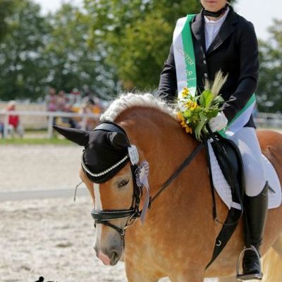1. Platz KM Dressur Junioren - IMG_5518.jpg