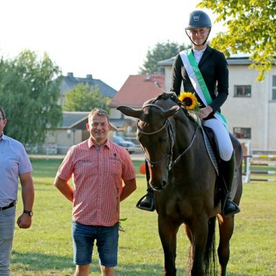 1. Platz KM Springen Junioren - Frances Schirmer - IMG_8940.jpg